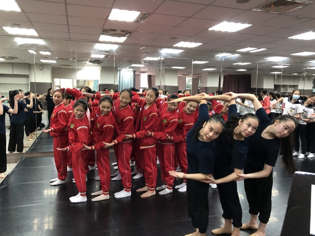 5.桃園高中-擴大展演，推廣藝術活力，與國中學生共同體驗舞蹈的趣味。